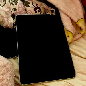 barely used. has apple care. color green. 4th generation.